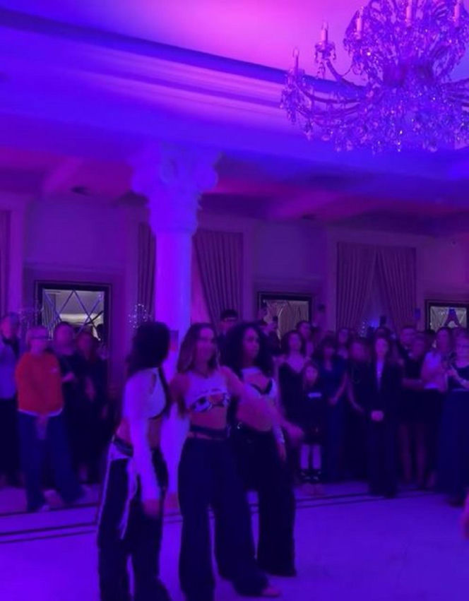 Blanka wpadła na studniówkę. W takim stroju wystąpiła. Odpowiednio do okazji?