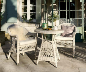 Naturalny minimalizm i wielofunkcyjność. Meble i dodatki ogrodowo-tarasowe 2026