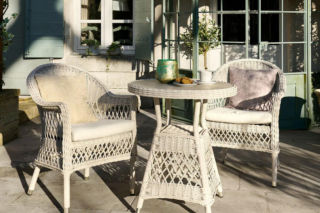 Naturalny minimalizm i wielofunkcyjność. Meble i dodatki ogrodowo-tarasowe 2026