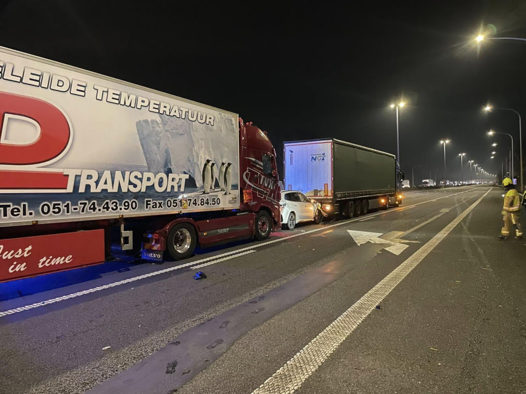 Dramat pod Antwerpią. Polska ciężarówka wbiła się w auta stojące w korku. Kierowcy walczą o życie w szpitalu