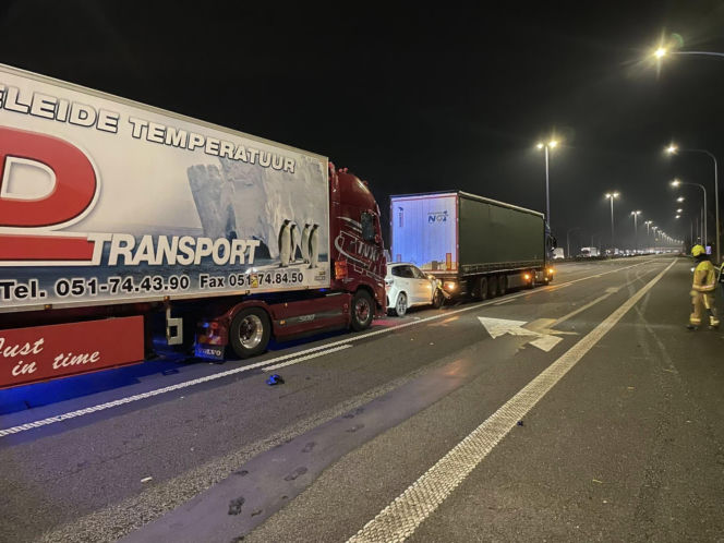 Dramat pod Antwerpią. Polska ciężarówka wbiła się w auta stojące w korku. Kierowcy walczą o życie w szpitalu