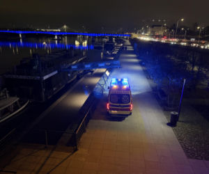 Unoszące się na wodzie ciało