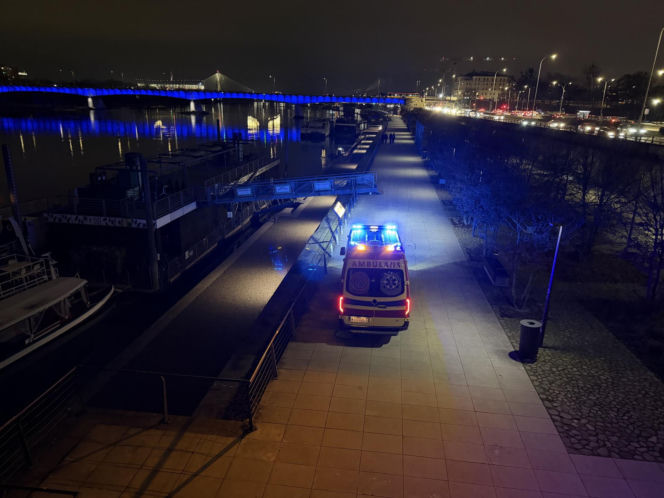 Unoszące się na wodzie ciało