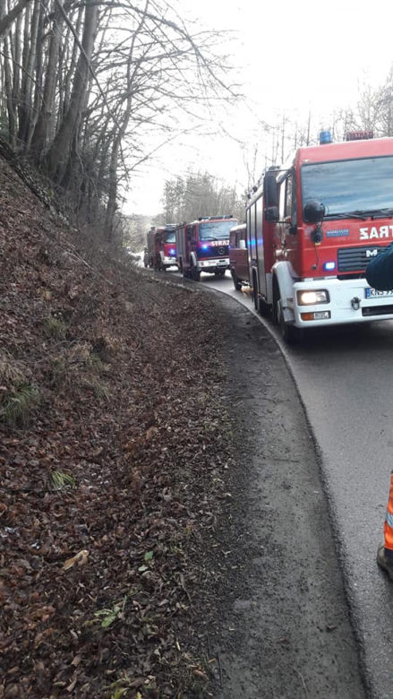 WYPADEK w Korzennej. Dziecko i ciężarna kobieta trafili do szpitala