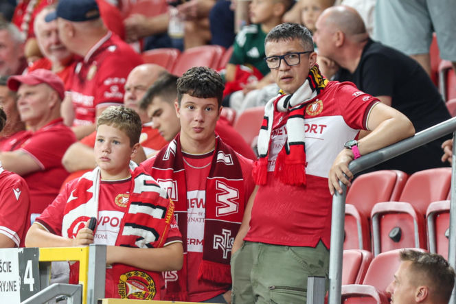 Widzew Łódź - Lech Poznań: Zdjęcia kibiców z meczu 6. kolejki PKO BP Ekstraklasy
