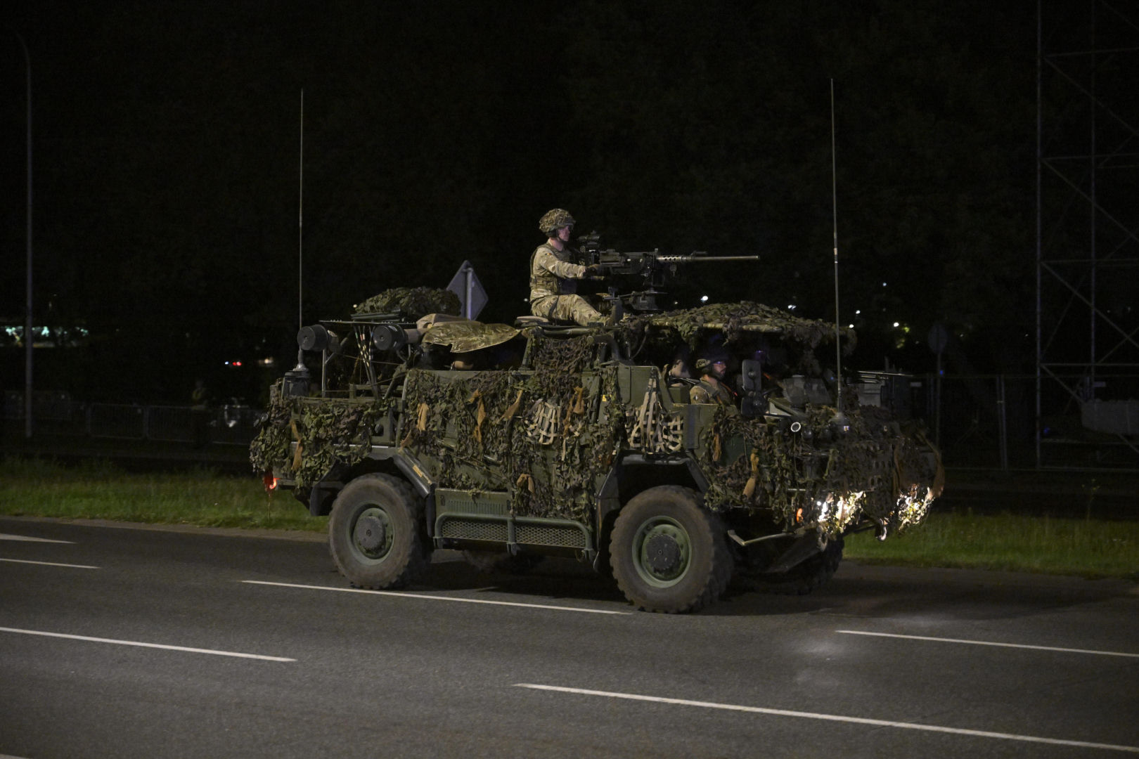 Nocna próba defilady wojskowej w Warszawie