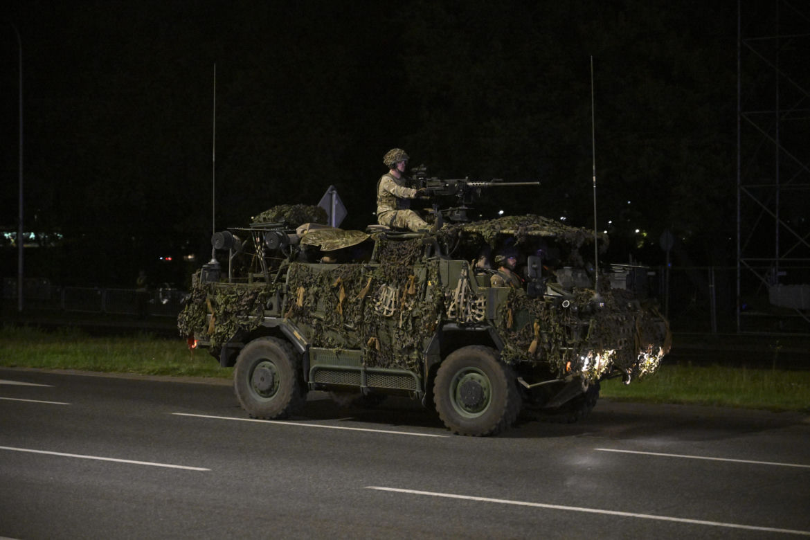 Nocna próba defilady wojskowej w Warszawie