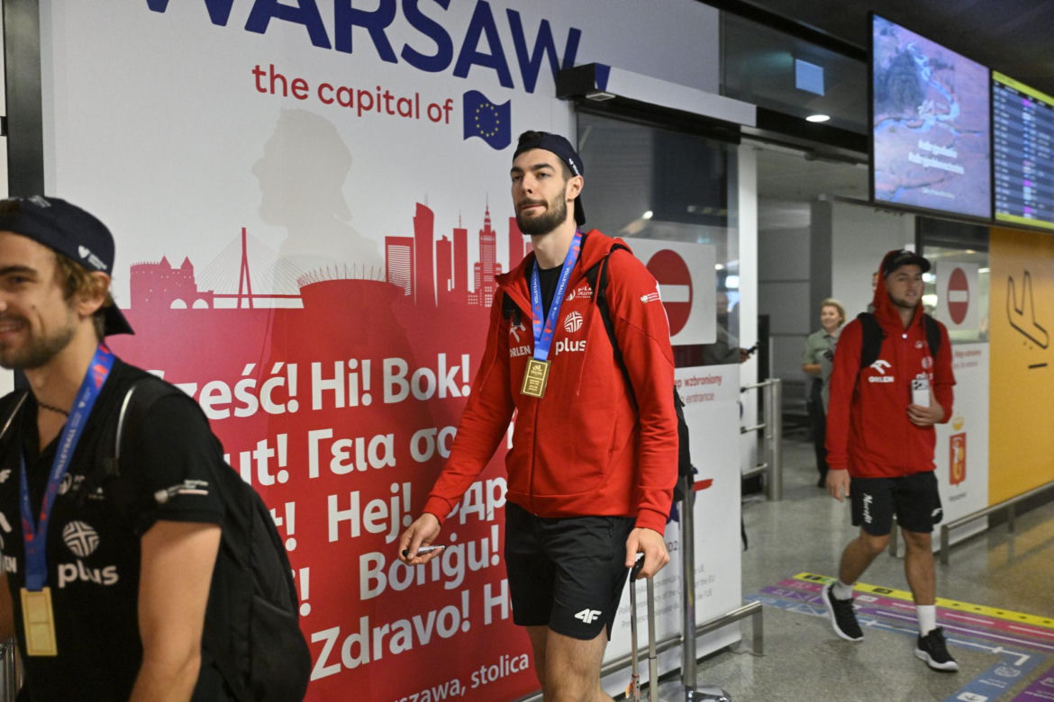 Złoci siatkarze po perypetiach wrócili do Polski