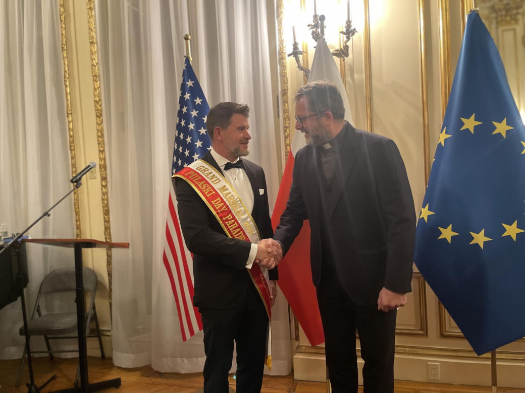 Szarfowanie Wielkiego Marszałka Parady Pułaskiego 2025