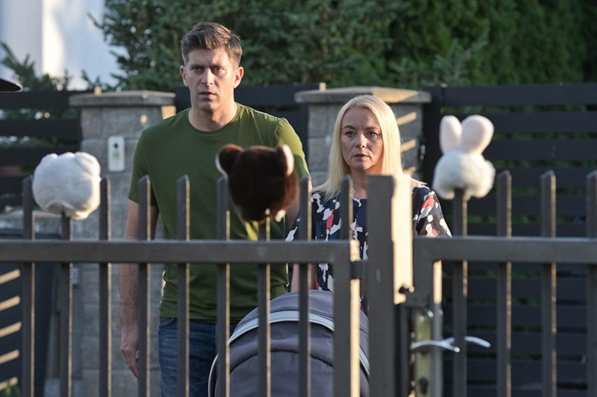 Pierwsza miłość, odcinek 3882: Emilka (Anna Ilczuk), Olek (Krzysztof Wieszczek)