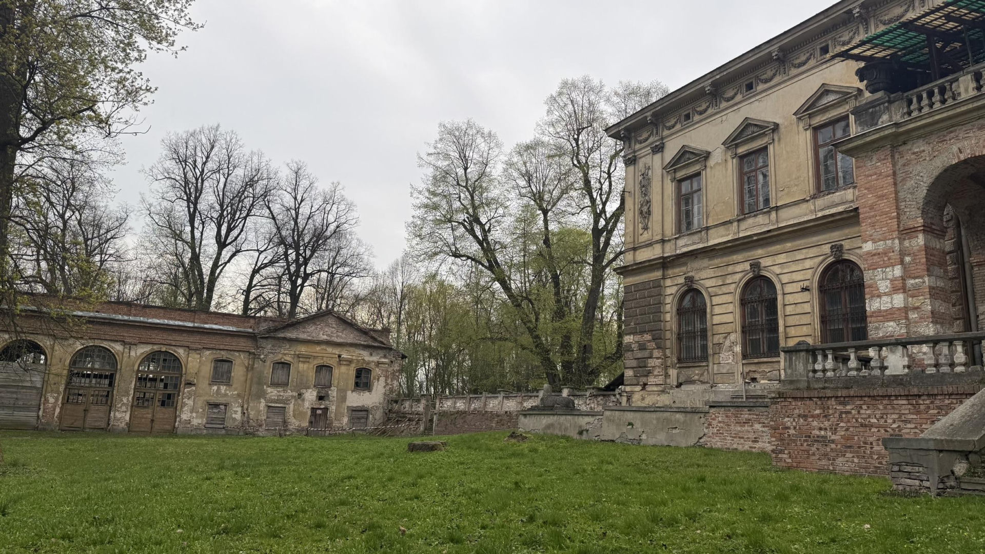 Pałac w Pilicy, wspaniała rezydencja która od dekad popada w ruinę