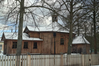 Zaprojektowali ją w XIX wieku i tak zostało do dziś. Ta świętokrzyska wieś to urbanistyczny fenomen