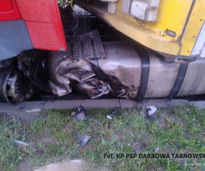 Wypadek w Smęgorzowie. W zderzeniu osobówki z tirem na DK73 ucierpiały 4 osoby