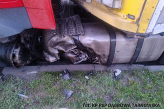 Wypadek w Smęgorzowie. W zderzeniu osobówki z tirem na DK73 ucierpiały 4 osoby