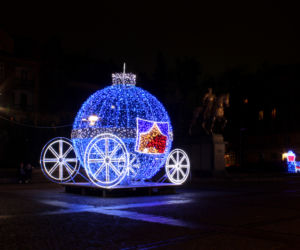 Iluminacja świąteczna na pl. Lotników