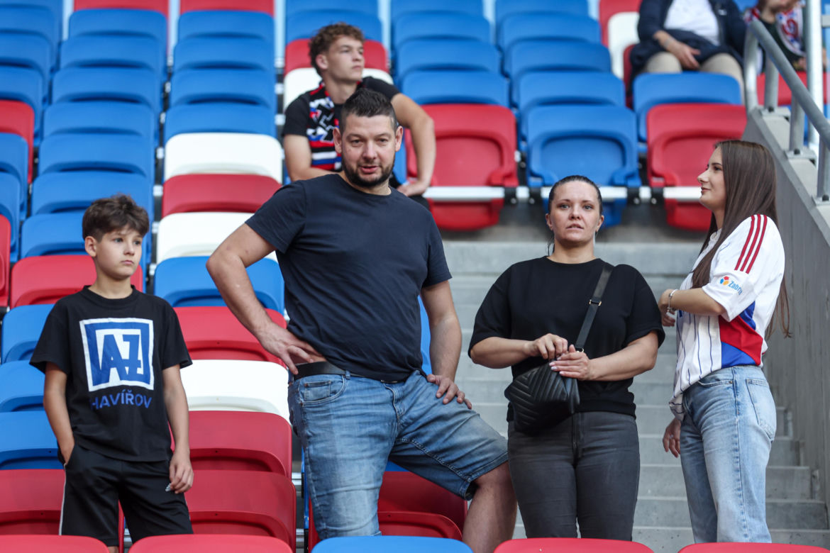 Górnik Zabrze - Termalica Nieciecza. Niesamowita atmosfera na Arenie Zabrze! Kibice Górnika dopingują swoją drużynę