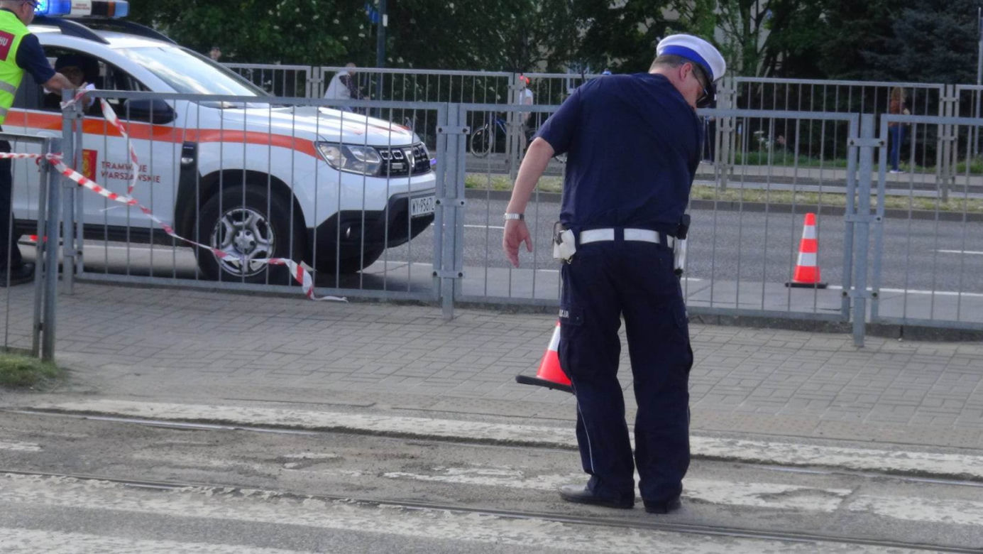 Makabryczny wypadek na Nowym Bemowie. Nie żyje mężczyzna zmiażdżony przez tramwaj