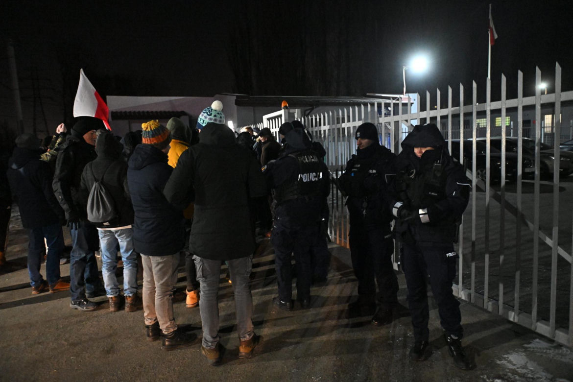 Kamiński i Wąsik w areszcie. Wielki protest w Warszawie