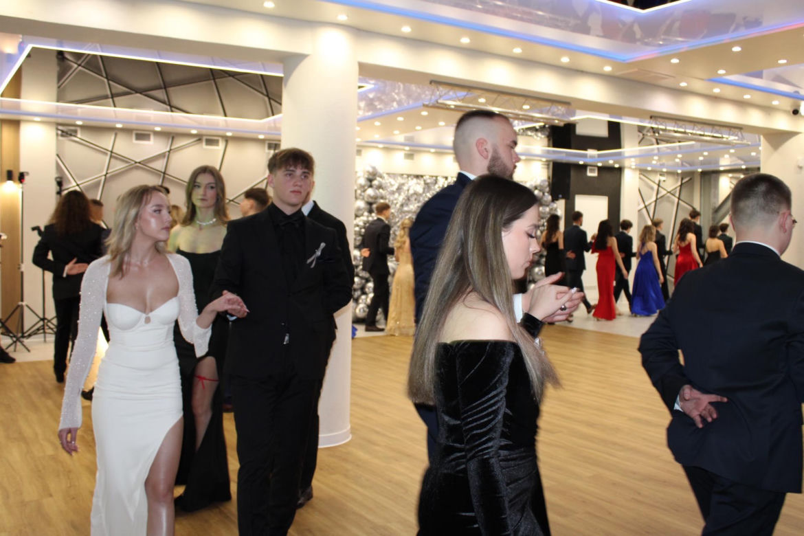 Bal studniówkowy 2024 II Liceum Ogólnokształcącego w Starachowicach