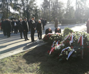 Grób Jana Olszewskiego w 1. rocznicę śmierci