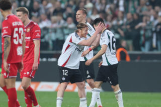 Legia ograła Widzew w meczu o życie! Gol w samej końcówce! [WIDEO]