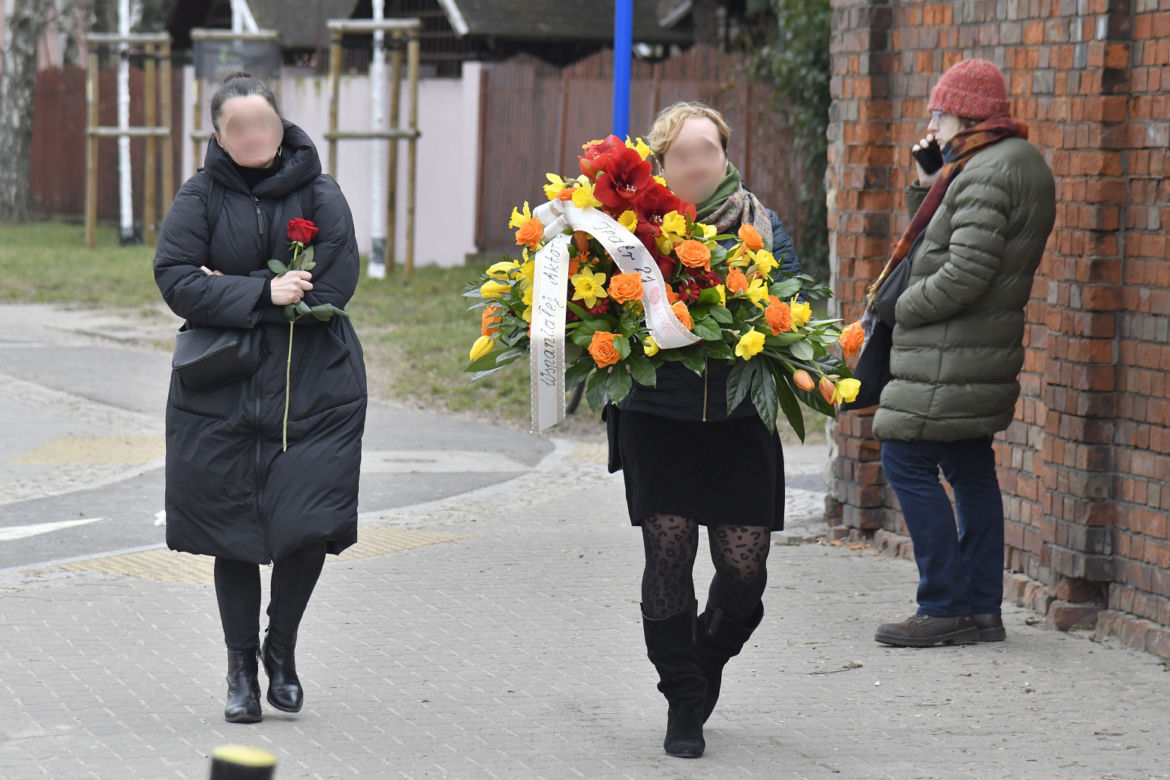 Córkę Lityńskiego pochwali na żydowskim cmentarzu. Grób w kwiatach i kamykach [ZDJĘCIA]
