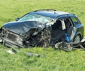 Zablokowana droga krajowa nr 9. TIR zderzył się z autem osobowym