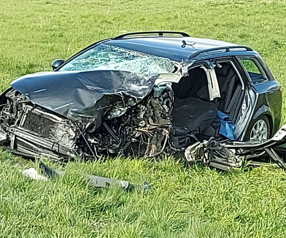 Zablokowana droga krajowa nr 9. TIR zderzył się z autem osobowym