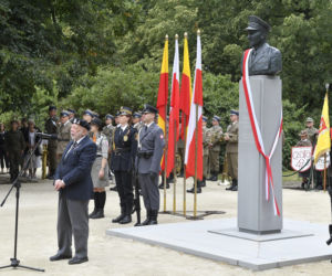 Odsłonięcie pomnika generała Zbigniewa Ścibora Rylskiego