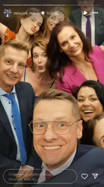 M jak miłość na planie. Małgorzata (Aleksandra Pieczyńska), Ania (Alina Szczegielniak), Franka (Dominika Kachlik), Kinga (Katarzyna Cichopek), Piotrek (Marcin Mroczek), Paweł (Rafał Mroczek), Erwin (Andrzej Dopierała)