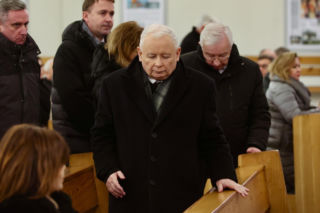 Jarosław Kaczyński w Starachowicach – Hołd dla Matki i Refleksje o Polsce