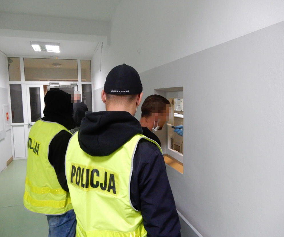 Włocławek. Podczas interwencji policyjnej wyciągnął nóż. Wcześniej awanturował się z babcią