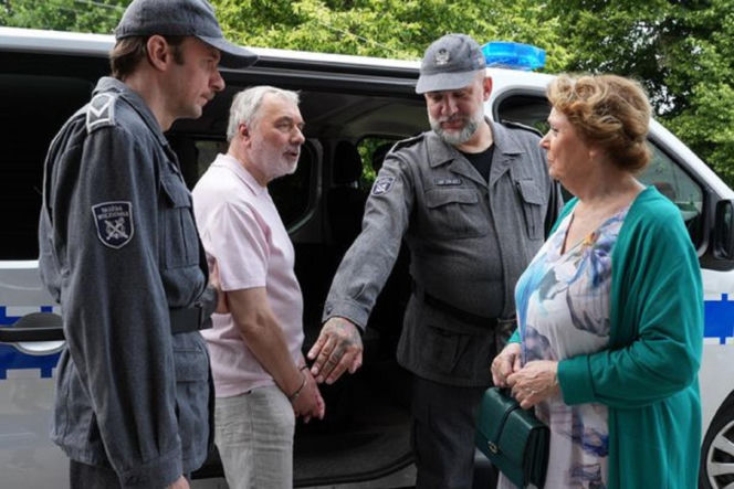 Barwy szczęścia, odcinek 3281. Andrzej (Leon Charewicz), Józefina (Elżbieta Jarosik)