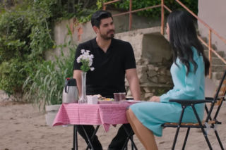 Panna młoda, odcinek 77: Niespodzianka Cihana dla Hancer po wspólnej nocy! Ich śladem podąża wściekła Mukkader - ZDJĘCIA