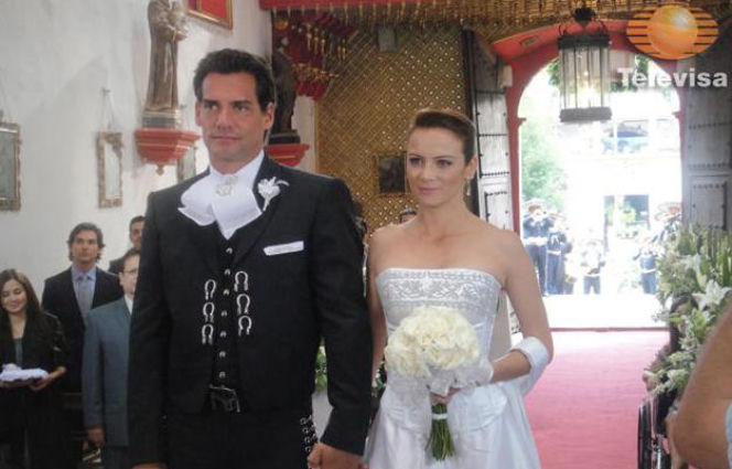 Nieposkromiona miłość (Amor bravio). Ślub Camili (Silvia Navarro) i Daniela (Cristian de la Fuente)