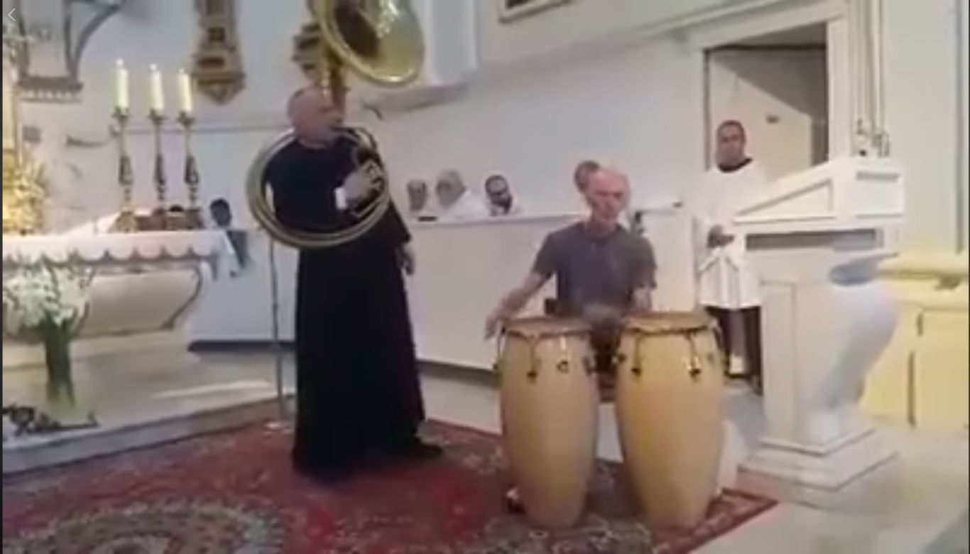 Hołd dla Kory w Lesie Bielańskim