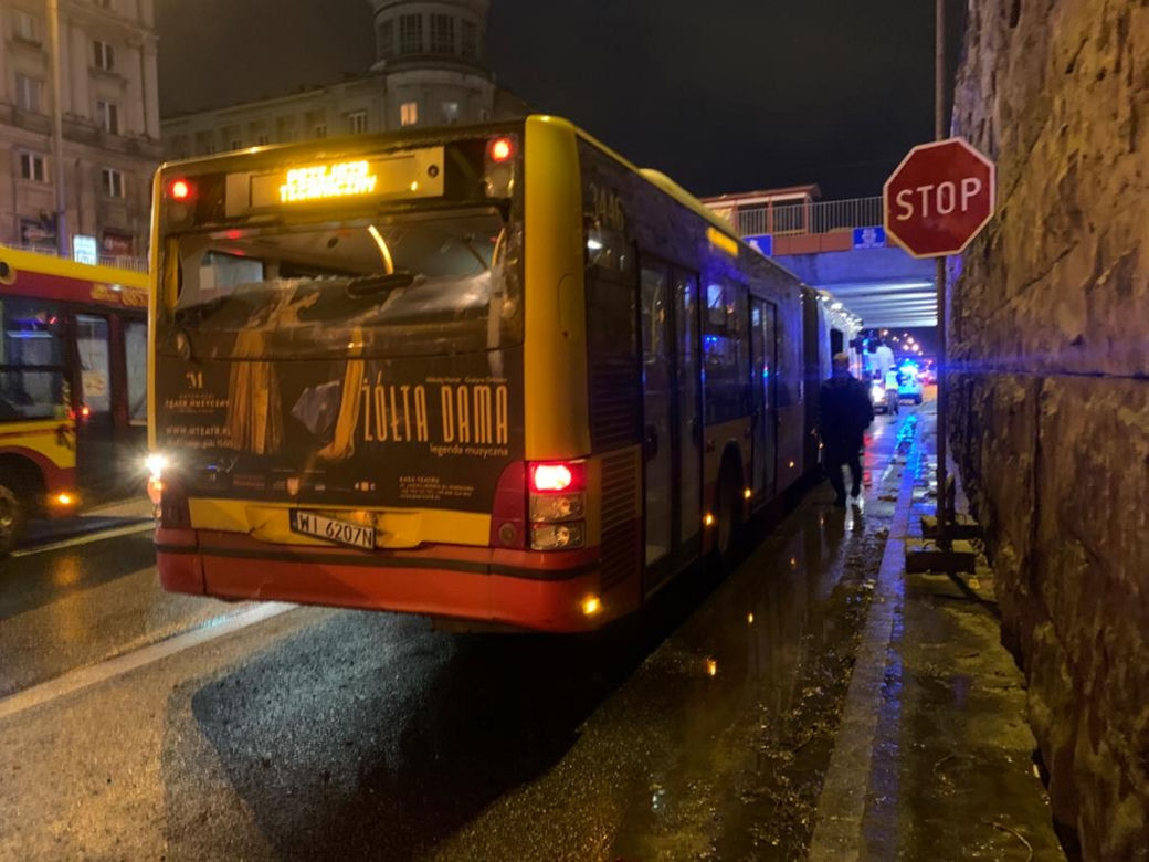 Zderzenie dwóch autobusów na Trasie Łazienkowskiej 