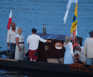 Wieczorna parada na Wiśle zachwyciła mieszkańców. Tak wyglądał finał Festiwalu Wisły w Fordonie