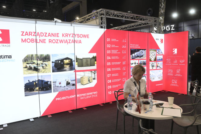 Warszawskie Targi Obronne. Ponad 100 wystawców, broń, sprzęt wojskowy i wyposażenie służb mundurowych w jednym miejscu!