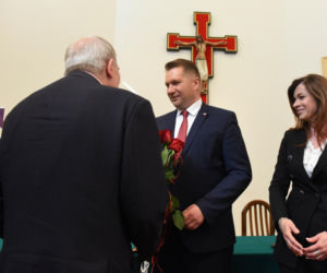 Przemysław Czarnek był królem parkietu we włoskim hotelu. Tam poznał piękną małżonkę [ZDJĘCIA]