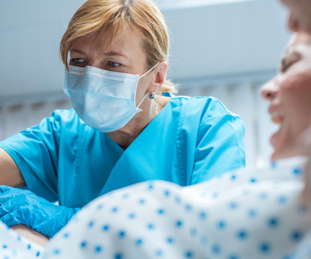 Porodówki znikają po cichu. Ministerstwo ma nowy plan, ale położne biją na alarm