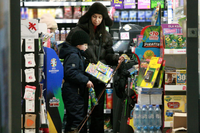 Marta Kaczyńska z synem na spacerze
