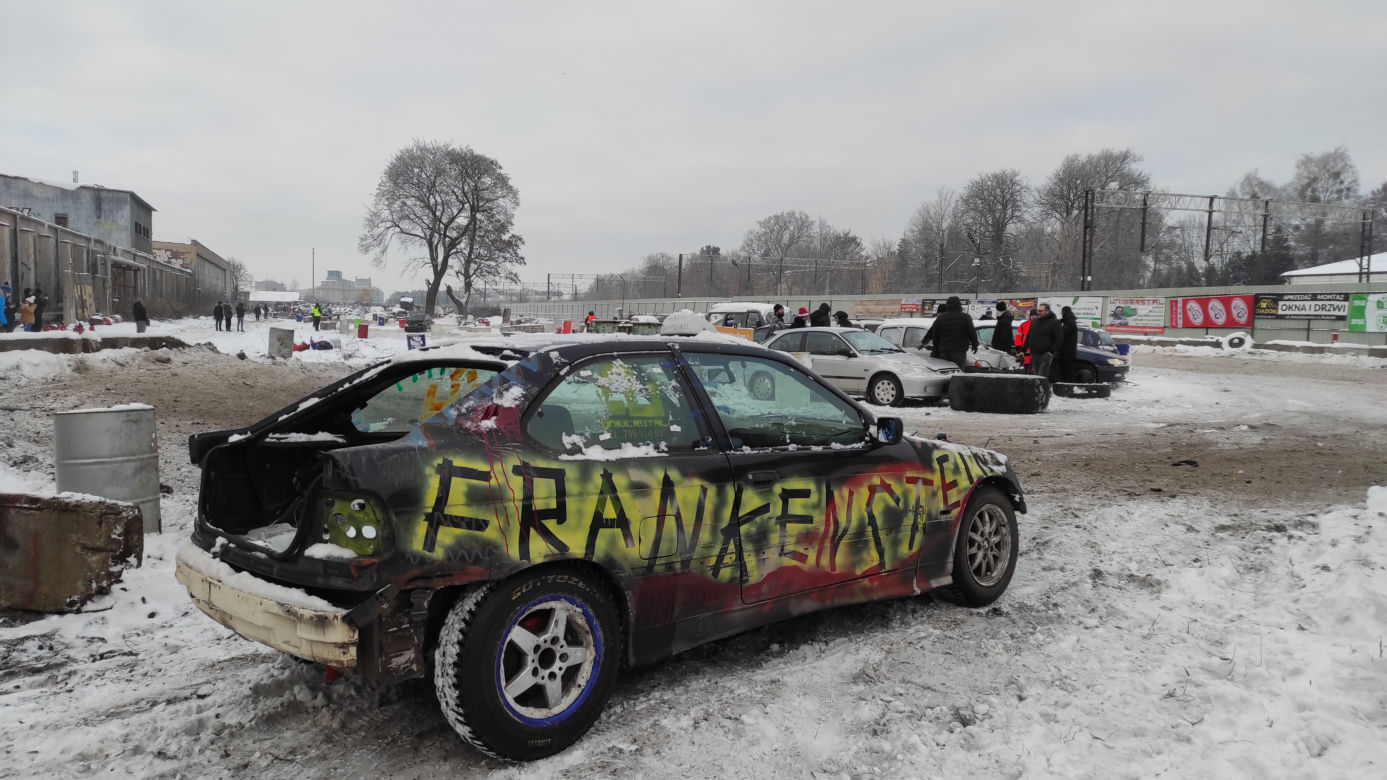 Białystok. Charytatywny Wrak Race Uniwerstal [18.12.2022]