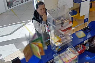 Zamość: Przywłaszczyła portfel. Policja teraz ją szuka