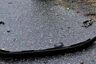 Śmiertelny wypadek pod Białą Podlaską. Ciężarówka z drewnem w rowie, kierowca osobówki nie żyje