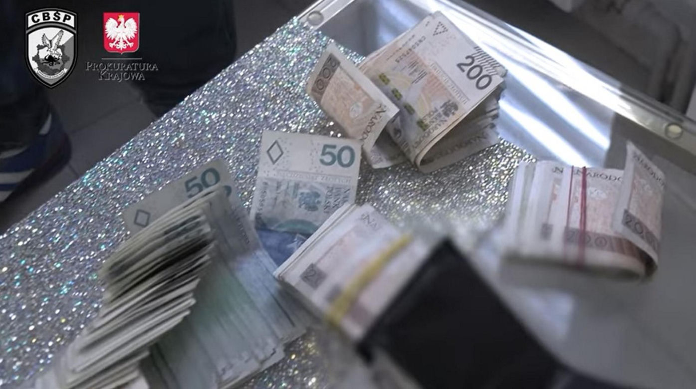 CBŚP rozbiło niebezpieczny gang z PIaseczna. 13 osób zatrzymanych