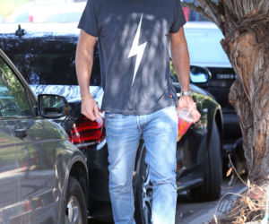 Ben Affleck w koszulce z błyskawicą