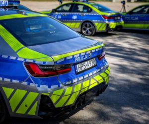 „Bestie” na świętokrzyskich drogach! Policja odbiera nowe BMW M340i xDrive i laserową broń na piratów