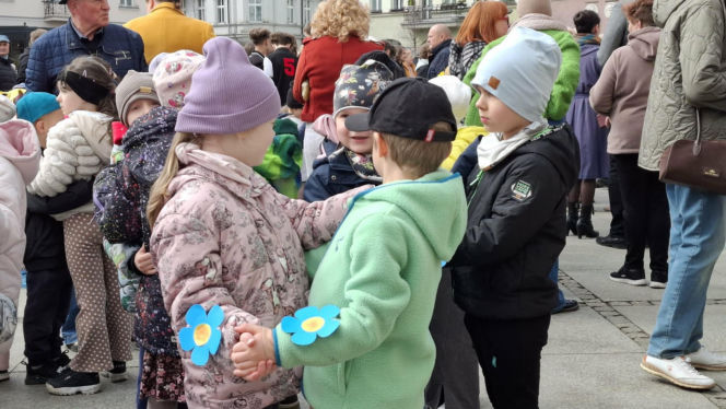 Taneczne powitanie wiosny w Kaliszu. Walc Barbary z filmu „Noce i Dnie” wybrzmiał w sercu miasta