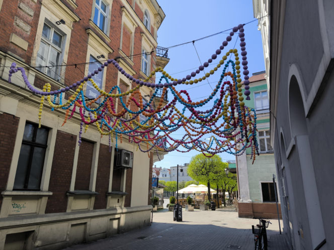 Nowe ozdoby na leszczyńskich ulicach. Wróblewskie w ferii barw.